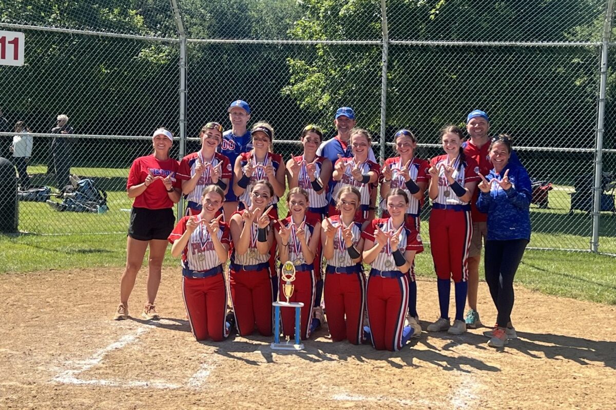 Park Ridge Pistols 14U Blue with their Warren Wave championship trophy
