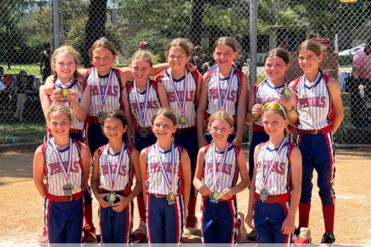 Park Ridge Pistols 10U White with their Candotti Classic medals